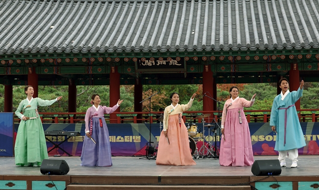 Budaya Tradisional Korea dan Bulan Purnama Warnai Chuseok di Seoul