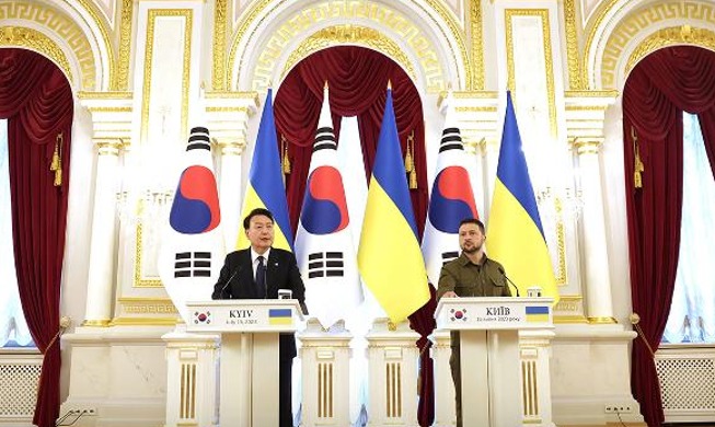 Presiden Yoon Adakan KTT dengan Presiden Zelenskyy Saat Kunjungi Ukraina
