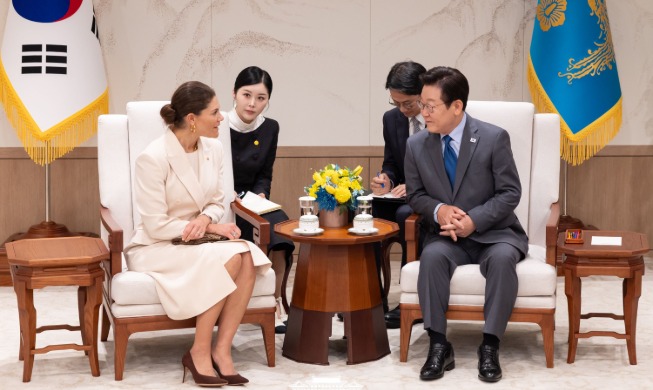 Presiden Lee Sambut Kunjungan Putri Mahkota Swedia ke Korea