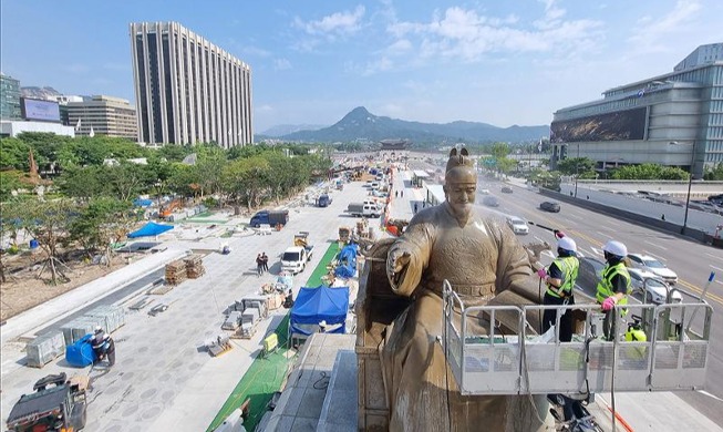 Patung Raja Sejong, 'Dibersihkan' Sebelum Pembukaan Gwanghwamun Square Baru