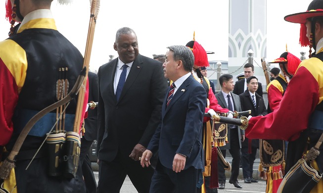 Menhan Korea dan AS Berjalan Bersama Menuju Ruang Konferensi