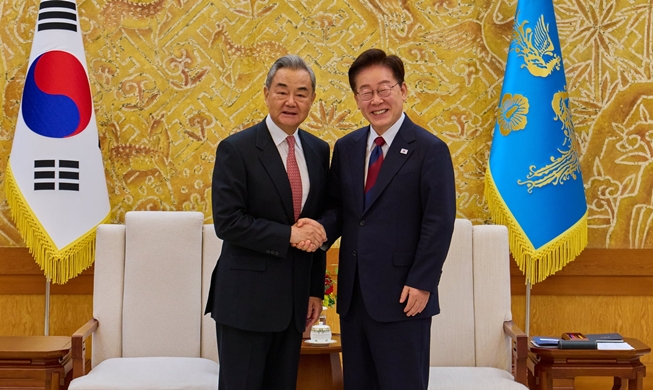 Presiden Lee dan Menlu Tiongkok Diskusikan Hubungan Bilateral Korea-Tiongkok