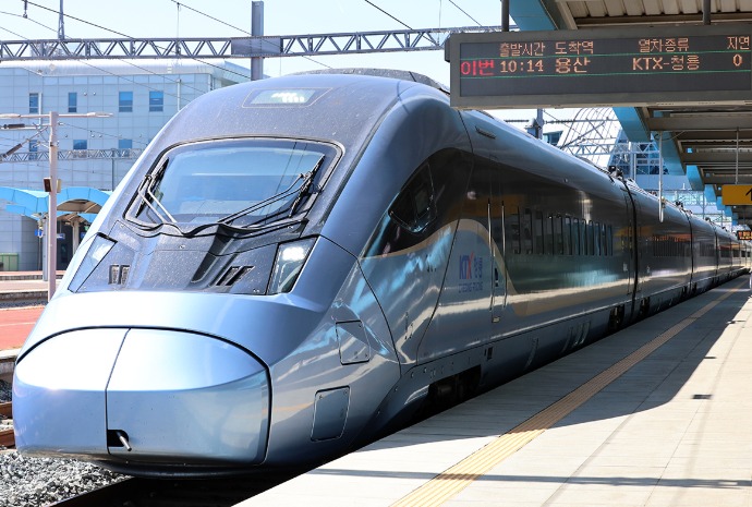 [2024 dalam Foto] ➂ KTX Cheong-ryong Melaju dari Gwangju Menuju Seoul