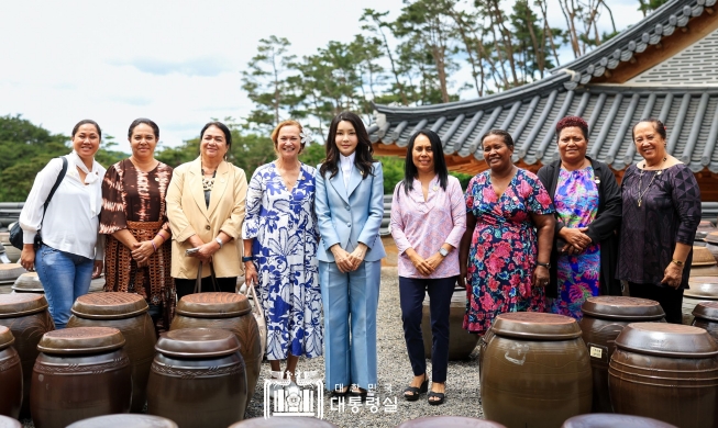 Ibu Negara Kim Adakan Acara Persahabatan Dengan Para Pasangan Pemimpin Negara-negara Kepulauan Pasifik