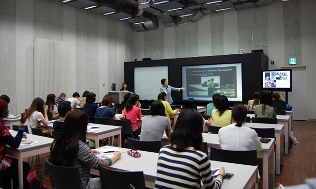 KF Buka Kursus KF Global e-School dengan 12 Universitas di Korea