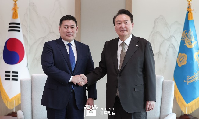 Presiden Yoon Mengadakan Pertemuan Dengan PM Mongolia