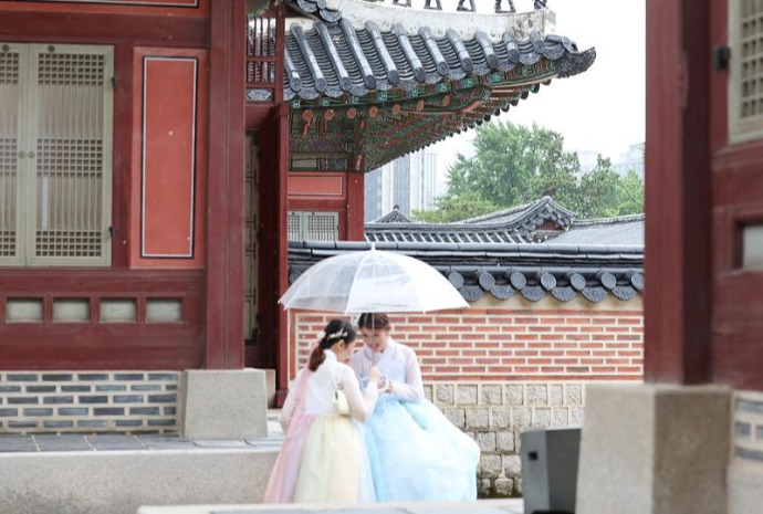 Hujan Turun Awali Musim Hujan di Korea