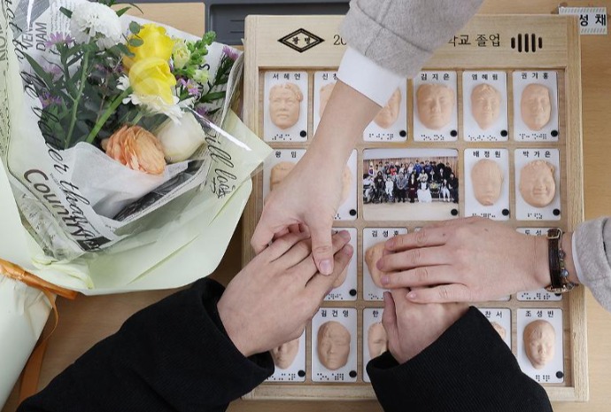 Mengingat Wajah Sahabat dengan Ujung Jari Tangan