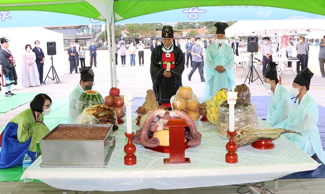 Upacara Yongwangje di Pantai Mangsang