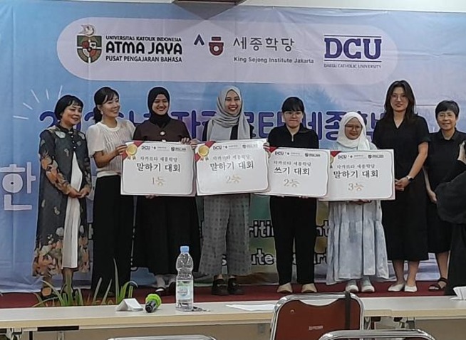 Pemuda Indonesia Unjuk Kecakapan Bahasa Korea dalam Kompetisi Berbicara dan Menulis Bahasa Korea