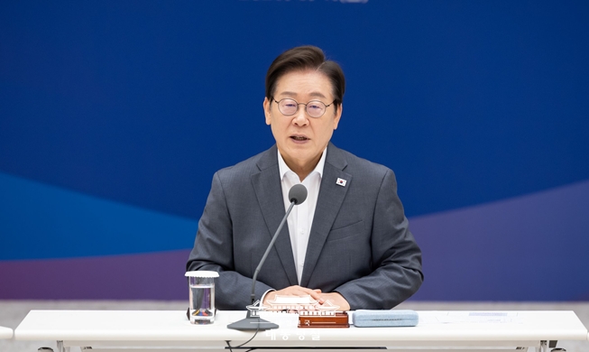 Presiden Lee Beri Penghiburan Kepada Penyintas Bom Atom Hiroshima