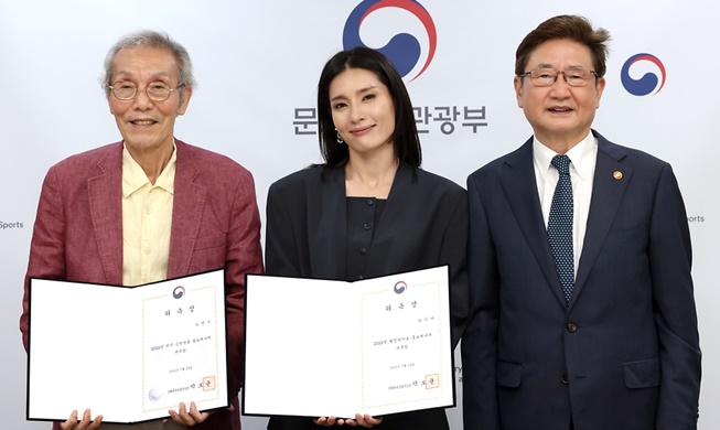 Aktor Squid Game Oh Young-soo dan Penata Tari Monika Mempromosikan Wisata Pertunjukan Korea Selatan