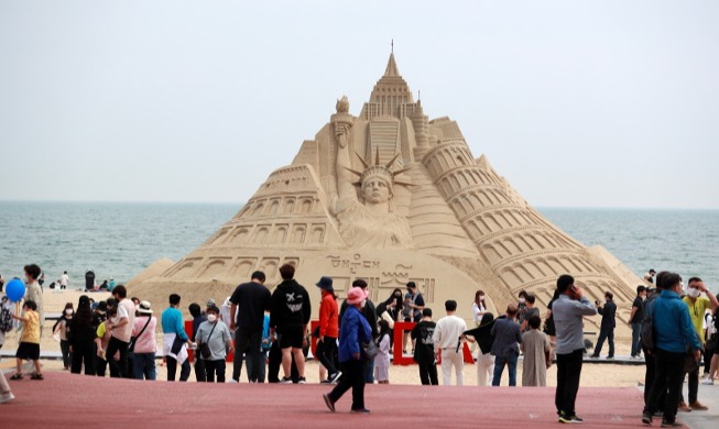 Istana Pasir Yang Dibangun di Pantai Pasir