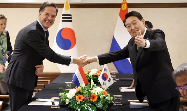 Presiden Yoon Sebut Semikonduktor Sebagai Inti Kerja Sama Korea-Belanda