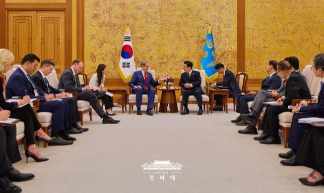 Presiden Lee Terima Kunjungan Pejabat Ekonomi Amerika Serikat dan Tiongkok