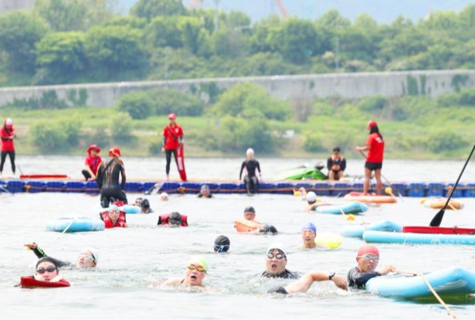 Triatlon Seru yang Dinikmati di Sungai Hangang