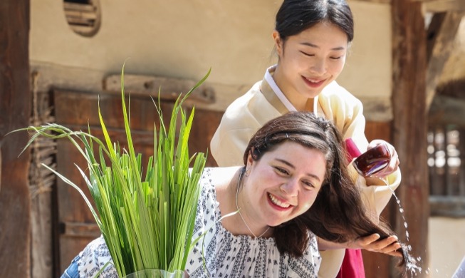 Pengalaman Mencuci Rambut dengan Air Cangpo pada Hari Raya Dano