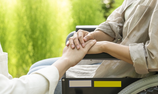 Sistem Perawatan Terpadu Diterapkan di Korea Agar Lansia Bisa Dirawat di Rumah