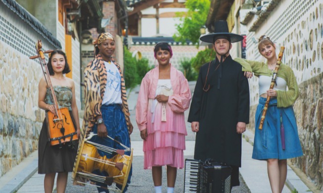 Suara Musik Tradisional Korea Diinterpretasi Ulang dengan Alat Musik Dunia