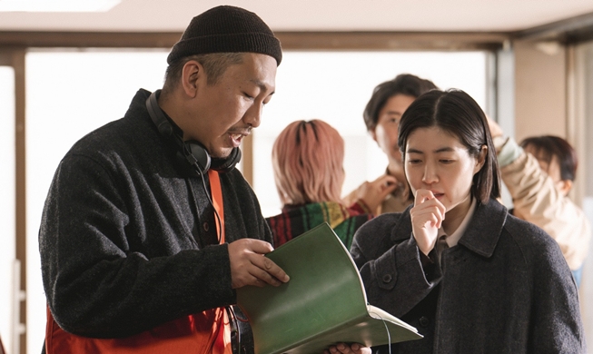 Shim Eun-kyung x Sho Miyake, Film Perjalanan dan Hari-hari Ajak Penonton ke Negeri Bersalju Desember Ini