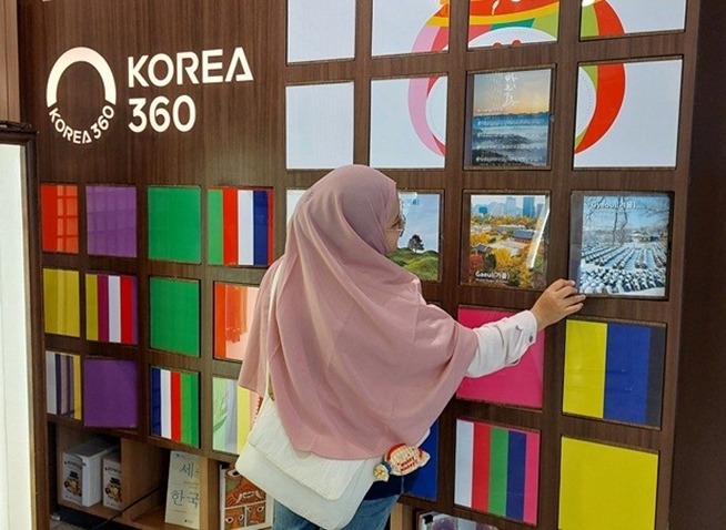 Mencari Simbol Budaya Korea di Balik Warna Tradisional Bersama KCCI