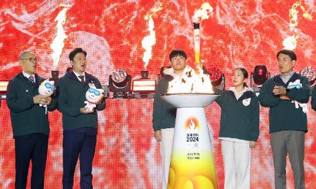 Estafet Obor Olimpiade Remaja Musim Dingin Gangwon 2024 di Korea Resmi Dimulai