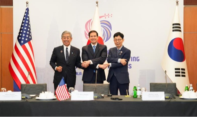 Menteri Luar Negeri Korea, AS, dan Jepang Adakan Pertemuan di Malaysia