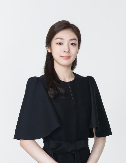 Ratu Seluncur Indah, Kim Yuna, berpartisipasi dalam proyek 'Perencanaan Konten Kolaboratif dan Pengembangan Hanbok dan Hallyu' untuk merencanakan serta mempromosikan dan memasarkan produk hanbok dengan sepuluh perusahaan hanbok yang terpilih melalui kontes publik.(Kementerian Kebudayaan, Olahraga, dan Pariwisata)