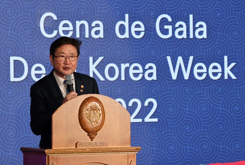 Menteri Kebudayaan, Olahraga dan Pariwisata Park Bo Gyoon mengunjungi lokasi 'Korea Week' yang diadakan di Madrid, Spanyol pada tanggal 11 (waktu setempat) dan memberikan pidato. (Kementerian Kebudayaan, Olahraga, dan Pariwisata)