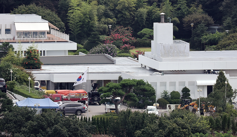 Pekerjaan konstruksi terakhir pada 4 Agustus dilakukan di kediaman resmi presiden di Distrik Yongsan-gu Seoul sebelum Presiden Yoon Suk Yeol pindah ke sana. (Yonhap News)