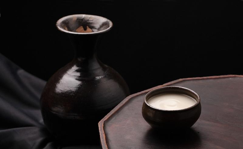 Makgeolli adalah minuman beralkohol dari beras yang paling rendah kadar alkoholnya. 