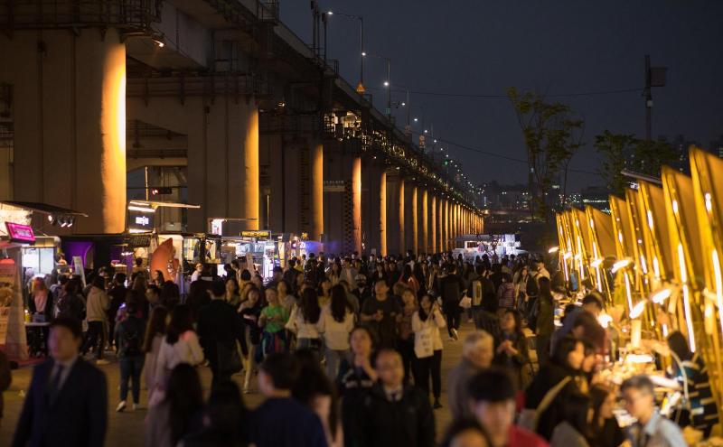 Penampilan pasar malam Sungai Han yang dibuka pada tahun 2019