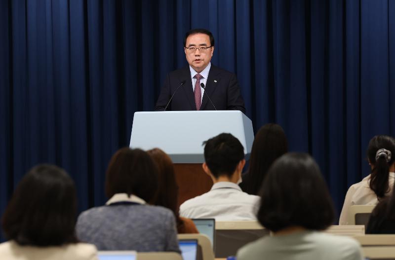 Pada tanggal 12 September lalu di Kantor Kepresidenan Yongsan, Penasihat Keamanan Nasional Kim Sung-han sedang memberikan konferensi pers terkait jadwal kunjungan kenegaraan Presiden Yoon. (Yonhap News) 