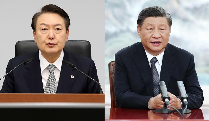 Presiden Yoon Suk Yeol (kiri) dan Presiden Xi Jinping (kanan) akan bertemu di Bali pada 15 November sore. Ini adalah pertemuan pertama bagi kedua pemimpin negara setelah Presiden Yoon dilantik menjadi presiden. (Yonhap News)