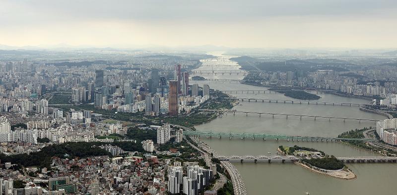 PBB memperkirakan pertumbuhan ekonomi Korea Selatan mencapai 2% pada tahun 2023. Angka ini lebih tinggi dibandingkan perkiraan pertumbuhan ekonomi dunia tahun 2023 sebesar 1,9%. Foto di atas menunjukkan Kota Seoul dari atas. (Jeon Han) 