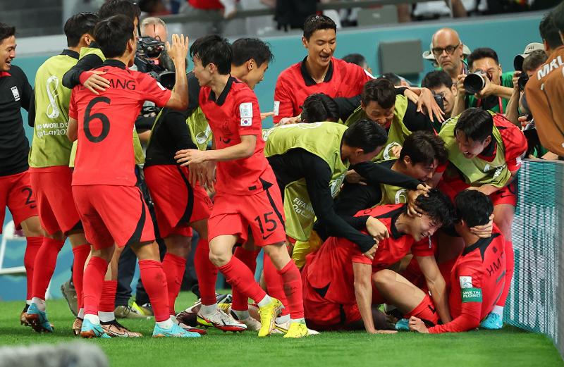 Pertandingan yang diadakan pada tanggal 28 November (waktu setempat) itu merupakan pertandingan kedua pada babak penyisihan Grup H. Pertandingan melawan Ghana tersebut diselenggarakan di Education City Stadium, Al Rayyan, Qatar. Foto di atas menunjukkan para atlet yang sedang bergembira setelah Cho mencetak gol kedua. 