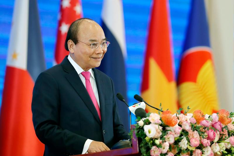 Presiden Nguyen Xuan Phuc dari Vietnam, ketua Perhimpunan Bangsa Bangsa Asia Tenggara (ASEAN), berbicara pada upacara pembukaan KTT ke-36 di Hanoi pada tanggal 26 Juni 2020. (Yonhap News) 