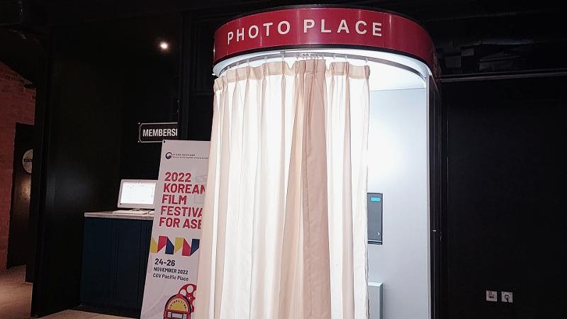 Photo Place CGV di depan self-ticketing counter