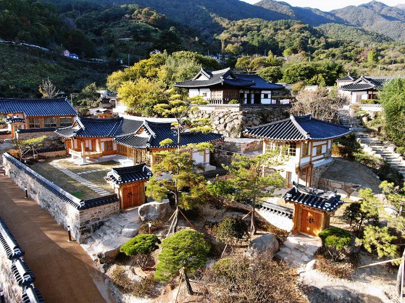 Pemandangan Pusat Budaya Hanok Rumah Choi Champan yang terletak di Pyeongsa-ri, Agyang-myeon, Kebupataen Hadong.