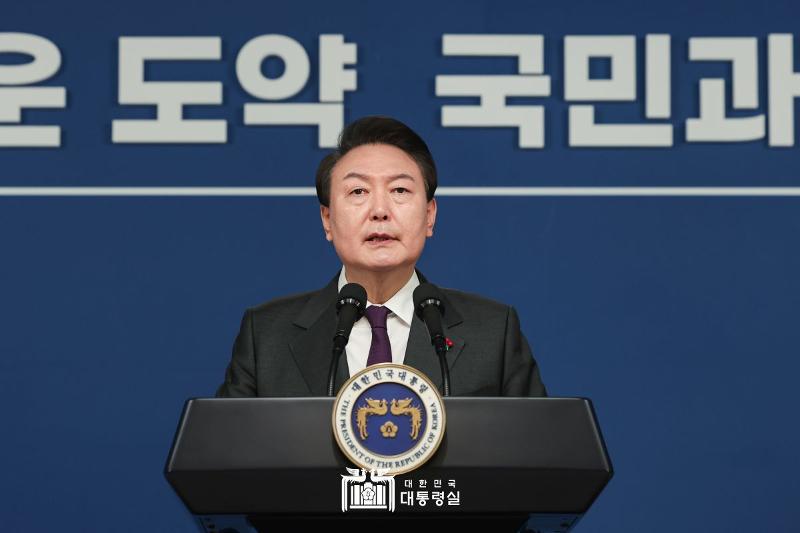 Presiden Yoon menyampaikan pidato tahun baru di ruang briefing Kantor Kepresidenan Yongsan pada jam sepuluh pagi tanggal 1 Januari. (Kantor Kepresidenan Republik Korea) 