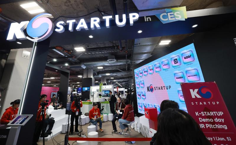 Acara K-Startup digelar pada tanggal 6 Januari (waktu setempat) dalam Pameran alat elektronik dan informasi teknologi terbesar di dunia, CES. Acara ini digelar di Venetian Expo, Las Vegas, Nevada, Amerika Serikat. (Yonhap News) 