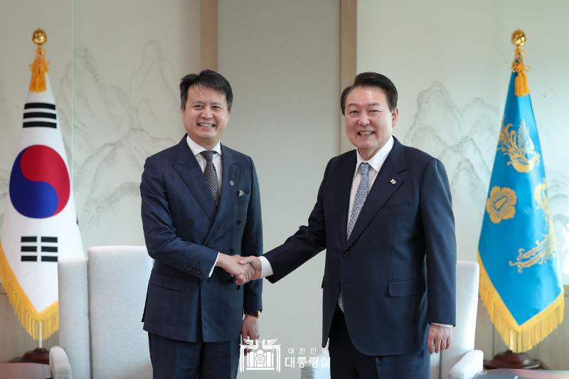 Presiden Yoon bertemu dengan Sekjen WIPO, Daren Tang pada tanggal 8 Februari di Kantor Kepresidenan Yongsan, Seoul.