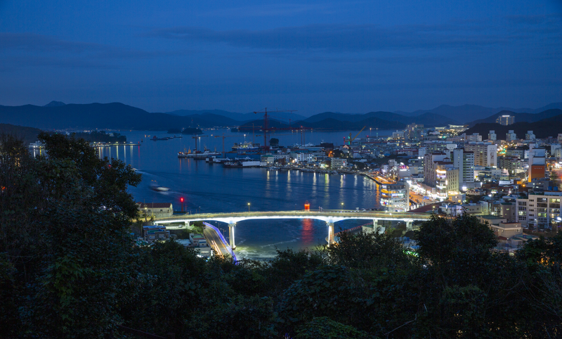 Pemandangan Kota Tongyeong yang dipilih sebagai Kota Spesial untuk Pariwisata Malam pada tahun 2022. (Kementerian Kebudayaan, Olahraga, dan Pariwisata)