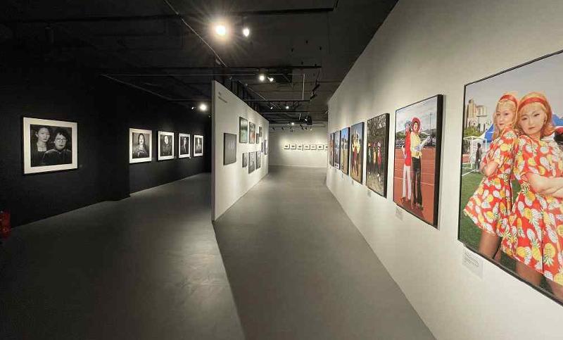 KCC Hungaria menyelenggarakan pameran foto kontemporer Korea pertama di Eropa bertajuk Korean Contemporary Photography Exhibition: Insights into Nature and Humanity. Pameran ini akan diselenggarakan mulai 3 April (waktu setempat) hingga 30 Juni di Ruang Pameran Khusus KCC Hungaria yang terletak di Budapest, Hungaria. 