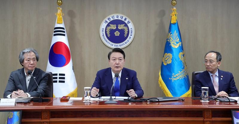 Presiden Yoon Suk Yeol memberikan pernyataan pada rapat CDSCH yang diselenggarakan pada tanggal 11 Mei di Kompleks Pemerintah Pusat di Seoul. (Yonhap News) 