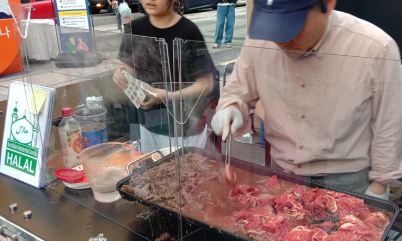 Bulgogi, salah satu makanan halal khas Korea yang dihidangkan di Salam Seoul Festival. 