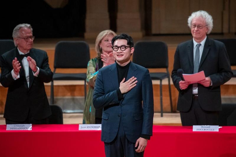 Penyanyi bariton Korea, Kim Taehan memenangkan Queen Elisabeth Competition tahun 2023. (Twitter resmi Kerajaan Belgia) 