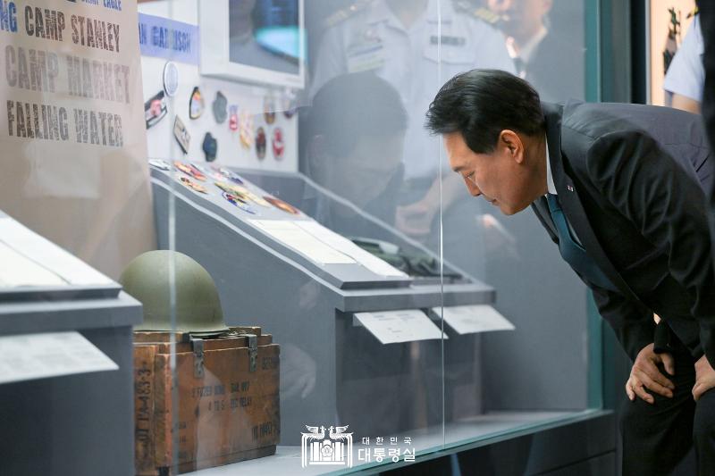 Pada tanggal 25 Juni, peringatan 73 tahun Perang Korea, Presiden Yoon Suk Yeol mengunjungi Museum Sejarah Korea di Jongno-gu, Seoul untuk melihat pameran khusus peringatan 70 tahun aliansi Korea-AS.