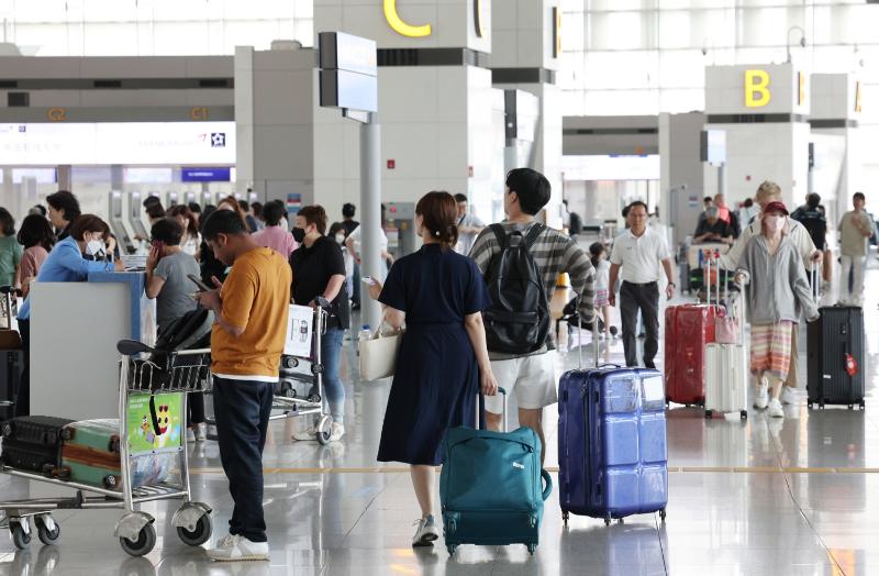 Kementerian Kehakiman akan memperpanjang masa berlaku K-ETA (Korea Electronic Travel Authorization) dari 2 tahun menjadi 3 tahun mulai 3 Juli. Foto di atas menunjukkan Terminal 1 Bandara Internasional Incheon pada tanggal 6 Juni. (Yonhap News)