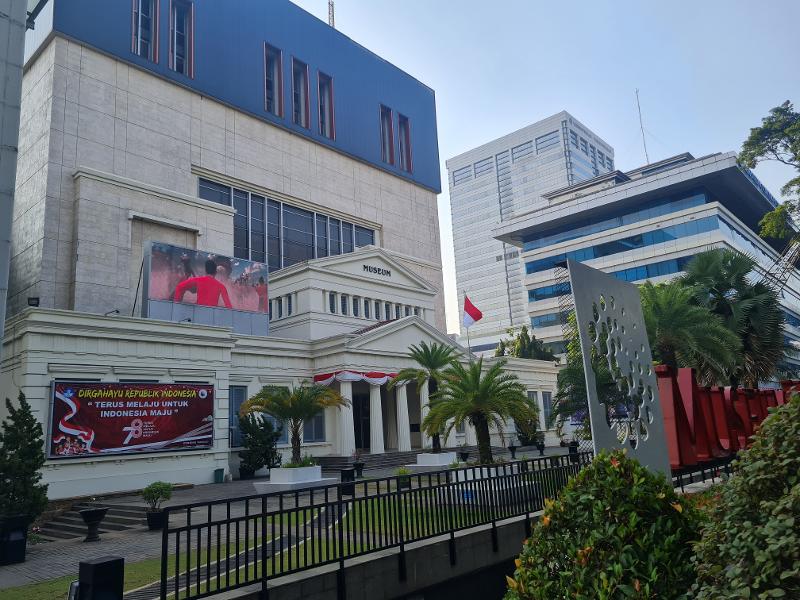 Tampak depan Museum Nasional Indonesia di Jalan Medan Merdeka Barat No. 12, Gambir, Kecamatan gambir, Kota Jakarta Pusat, Daerah Khusus Ibukota Jakarta.